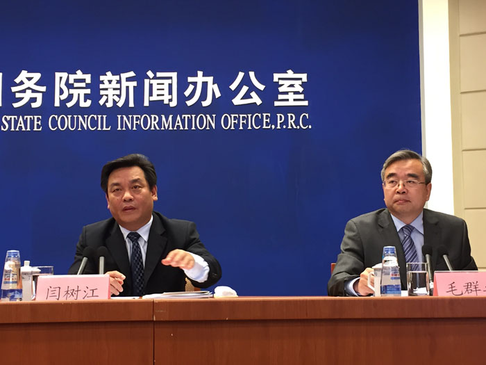 國家中醫藥管理局副局長閆樹江介紹《中醫藥健康服務發展規劃(2015有關情況—2020年)》(2).JPG